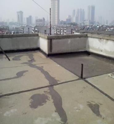石屏漏水维修 楼顶漏水是什么原因，楼顶漏水维修方法是什么?